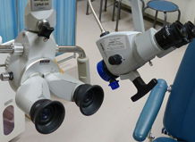 処置用顕微鏡と手術用顕微鏡を用意